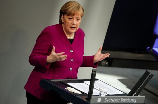 In ihrer Regierungserklärung vor dem Gipfel bekennt sich Angela Merkel zur gemeinsamen Impfstoffbeschaffung in der EU. Foto: dpa/Michael Kappeler
