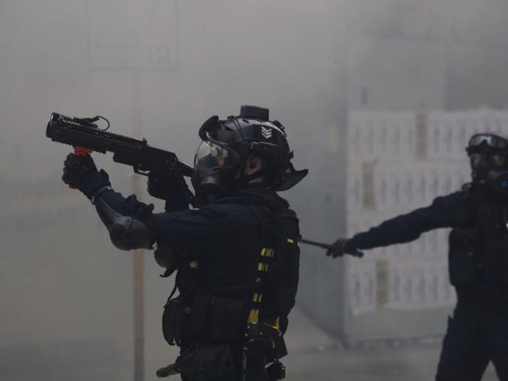 Tränengas und Pfefferspray: Hongkongs Polizei stoppt Marsch von Zehntausenden mit Gewalt