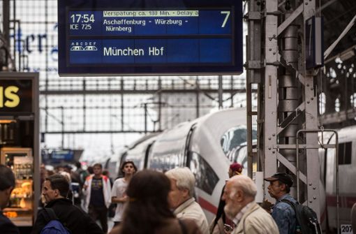 Volle Bahnhöfe, viele Verspätungen: Das kam in den vergangenen Tagen wieder besonders oft vor. (Archivbild) Foto: dpa/Frank Rumpenhorst