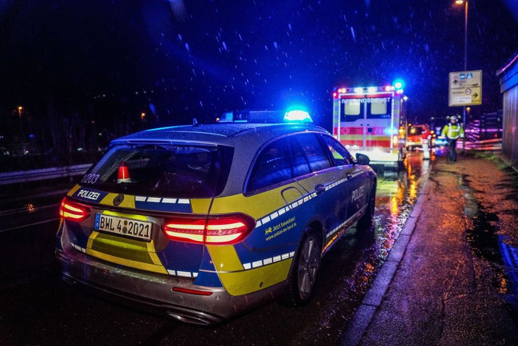 Die Feuerwehr musste anrücken, weil sich die Tür eines Fahrzeuges nicht öffnen ließ: Esslingen: Vorfahrtsunfall auf Hanns-Martin-Schleyer-Brücke