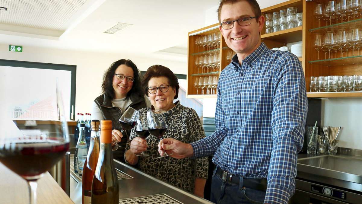 Weingut Mayerle in Remshalden: Ein Viertele  auf dem   Balkon des Remstals