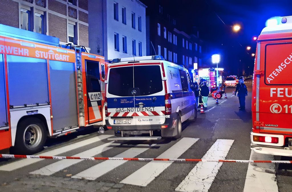 Feuerwehr muss 17 Anwohner aus Wohnhaus evakuieren: Gasaustritt am Ostendplatz