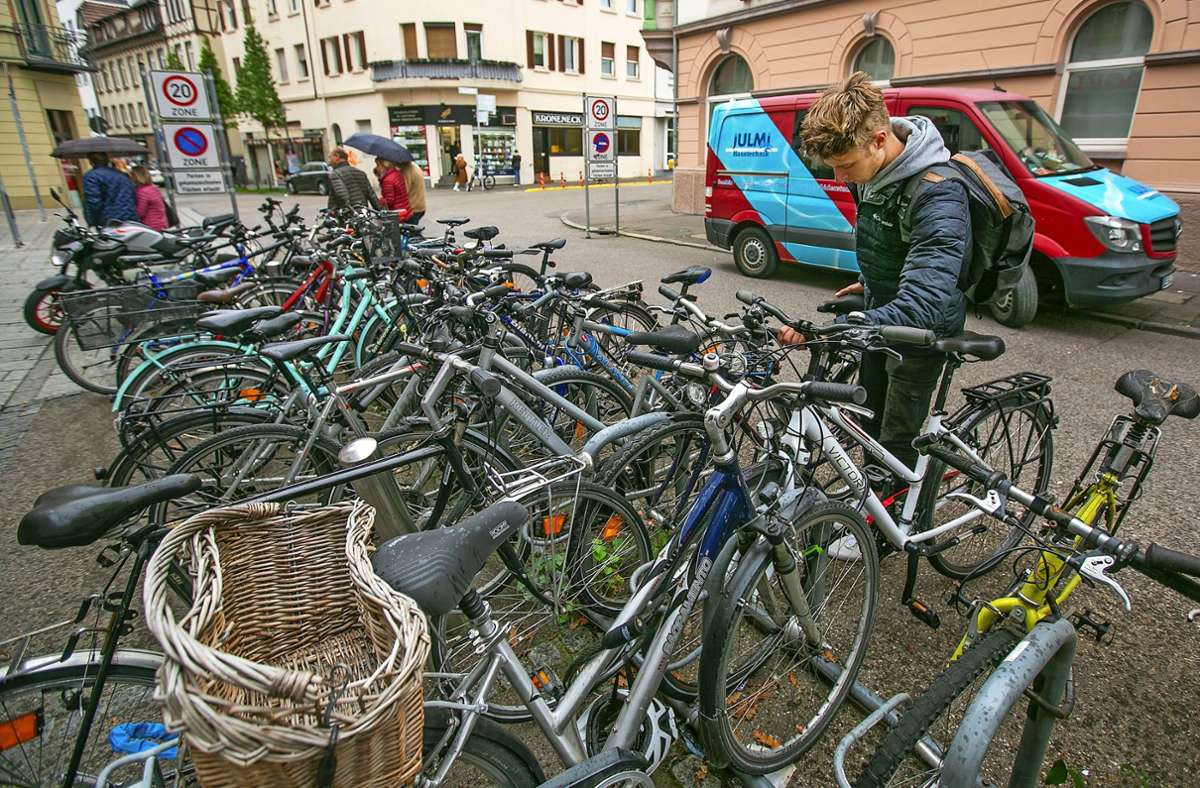 Esslinger Mobilitätsstation: Fahrräder warten auf ein sicheres Plätzchen