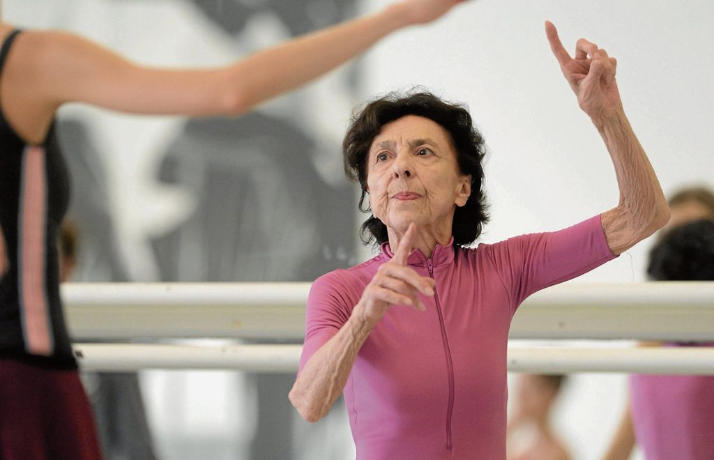Die Stuttgarter Ballettmeisterin und Choreologin Georgette Tsinguirides verlässt nach fast 72 Jahren die Tanzcompagnie: Abschied einer Ikone
