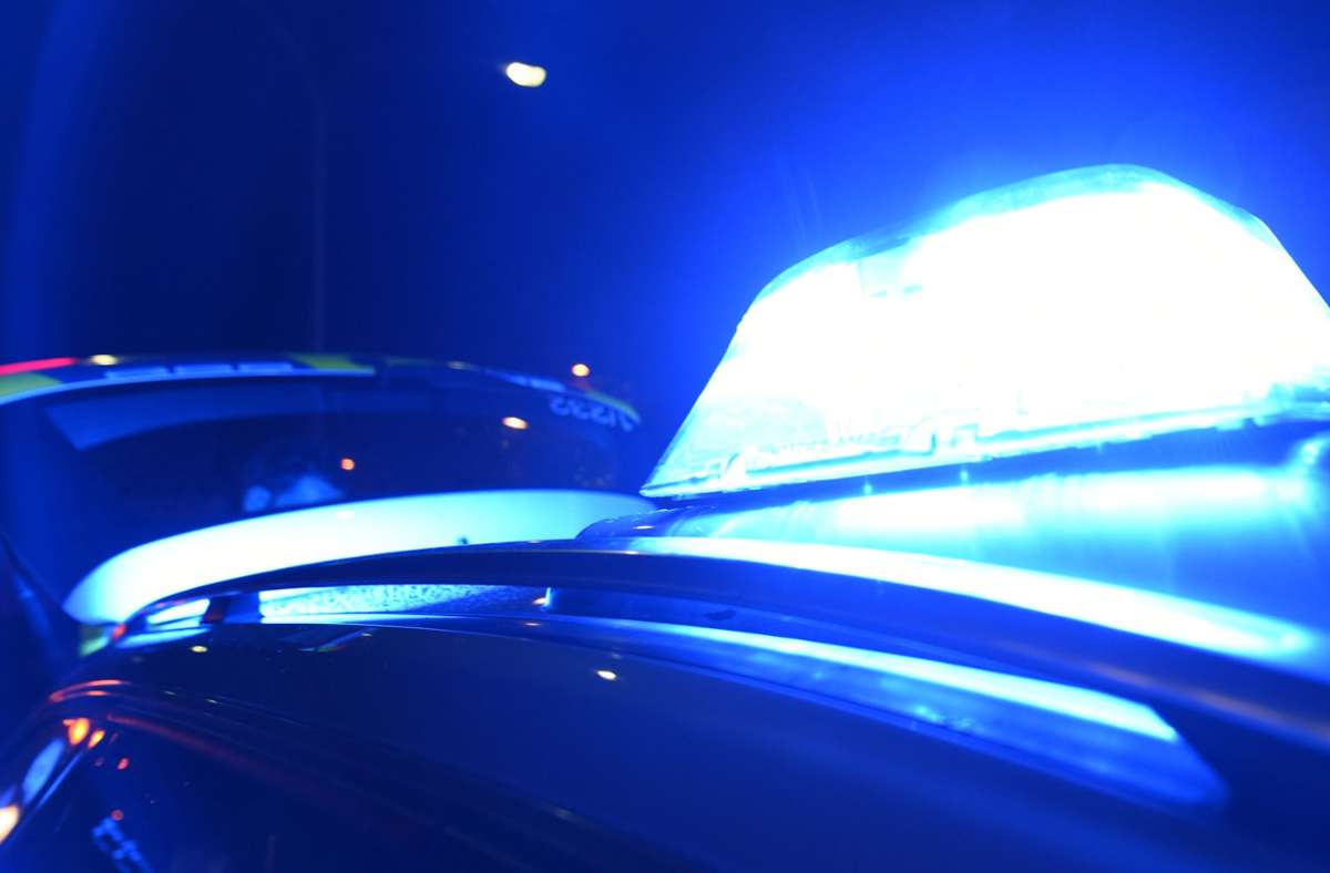 Unfall in Filderstadt: Betrunken gegen geparkte Autos gefahren