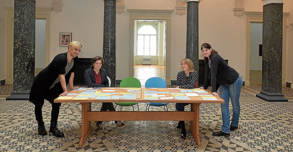 ESSLINGEN:  VHS-Fachbereich „Kultur und Gestalten“ startet sein Projekt „Kultur an einem Tisch“: Ein Tisch als Ort der Begegnung