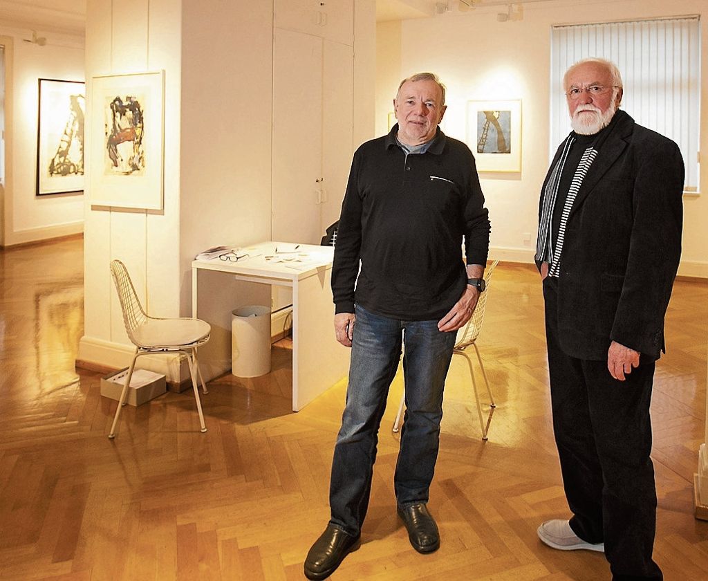 Werner Sommer und Rolf Körber (rechts) vom Galerieverein sind viel in der Kunstszene unterwegs und knüpfen Kontakte.