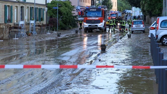 Aufräumarbeiten nach Überflutungen in Gemmingen