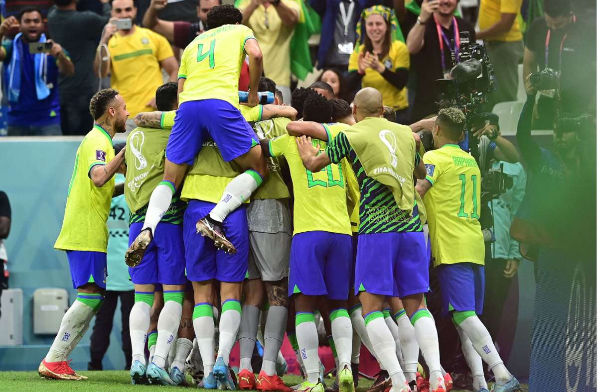 Fußball-WM 2022 in Katar: Brasilien startet Titelmission mit Erfolg