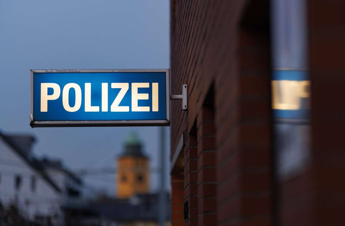 Der Polizeiposten Plochingen bittet um Zeugenhinweise (Symbolfoto). Foto: IMAGO//Christoph Hardt