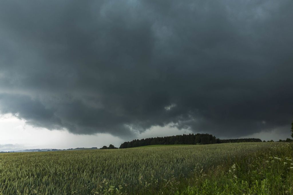 Der Deutsche Wetterdienst rechnet örtlich sogar mit Unwettern: Starke Gewitter im Südwesten erwartet