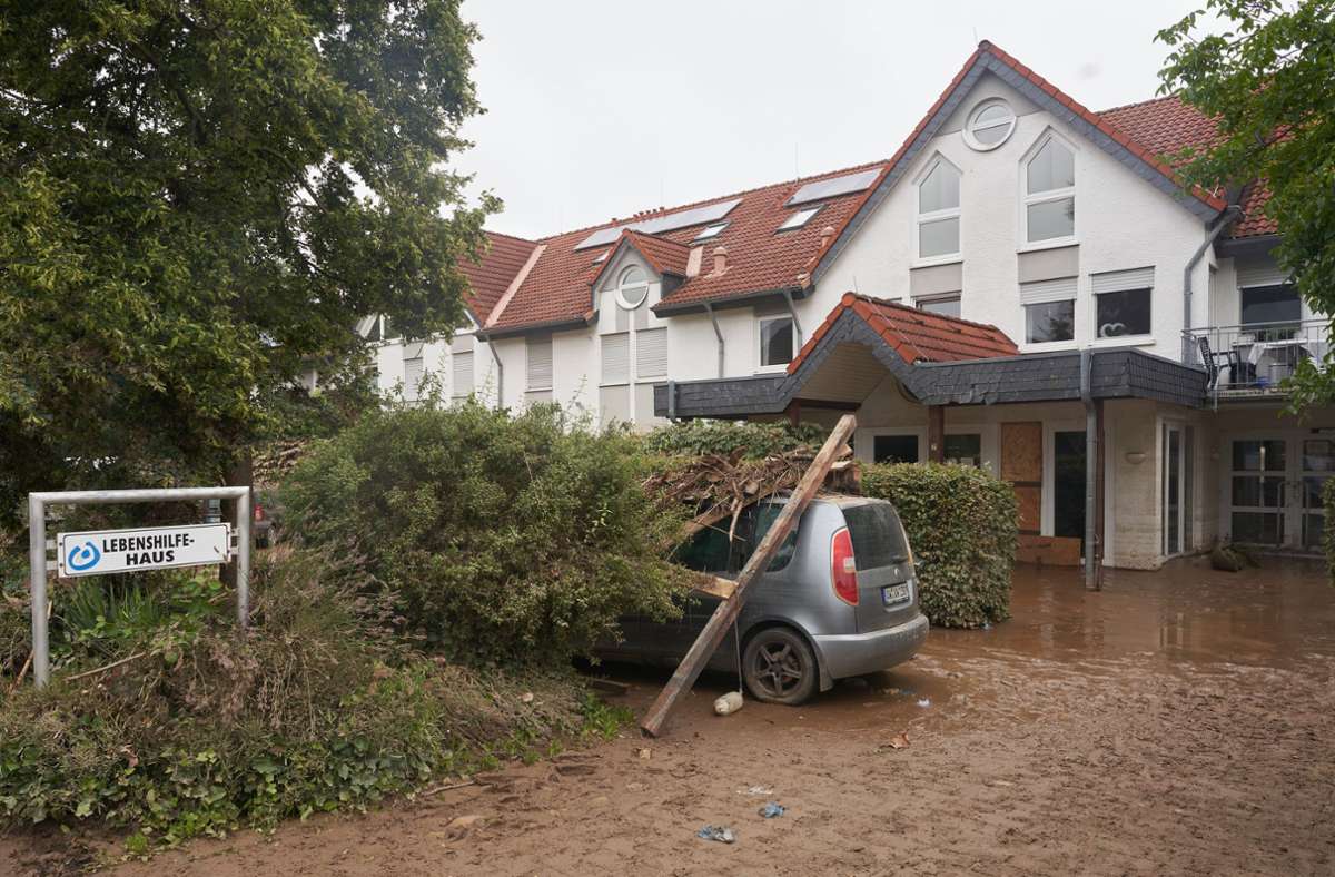 Starkregen führte im vergangenen Juli auch im Behindertenwohnheim Lebenshilfe-Haus in Sinzig zu extremen Überschwemmungen – und dem Tod von zwölf Bewohnern. Foto: dpa/Thomas Frey