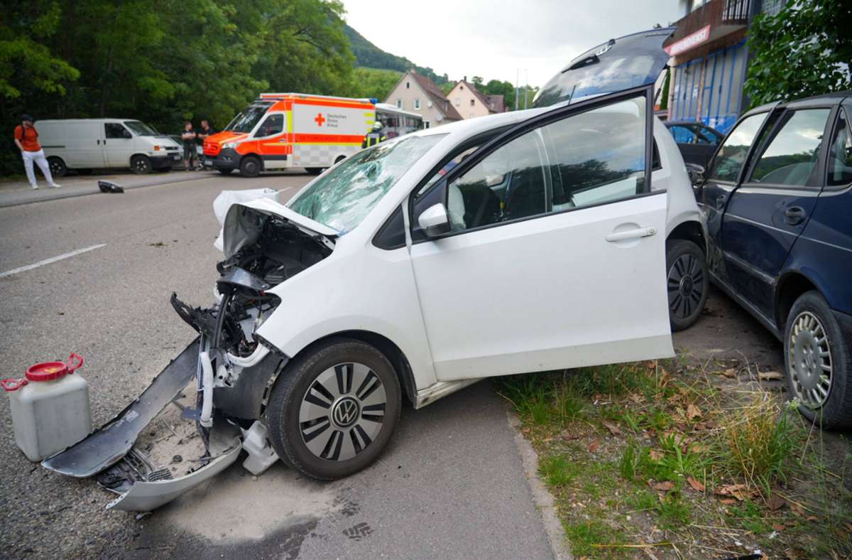 Schwerer Unfall  in Lenningen: Zwei Schwerverletzte bei Frontalkollision