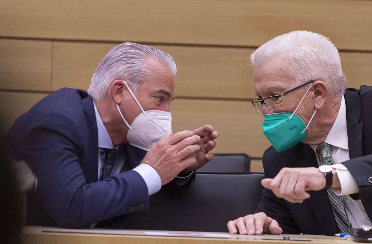 Thomas Stobl (CDU) und Winfried Kretschmann (Grüne) waren sich in der Pandemiepolitik immer einig. Beim Thema Impfpflicht im Gesundheitswesen schert Strobl nun aber aus. Foto: imago images/Arnulf Hettrich/Arnulf Hettrich via www.imago-images.de