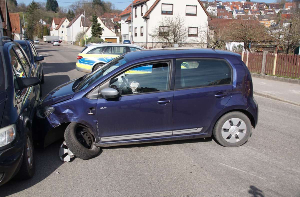 Zu weit links gefahren: 100.000 Euro Schaden nach Autounfall in Reichenbach