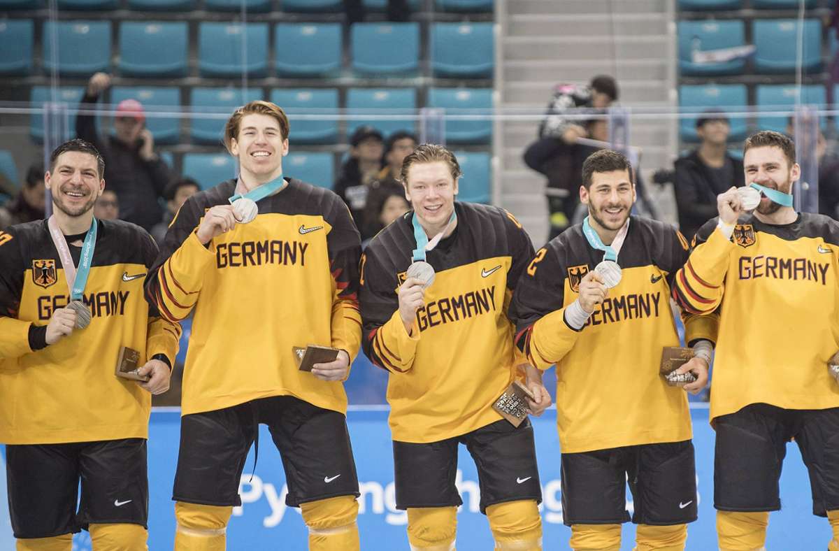 Auch wenn es nicht für Gold reichte, die Silbermedaille ist der bislang größte Erfolg in der deutschen Eishockey-Geschichte und dementsprechend war die Freude trotz der Niederlage groß.