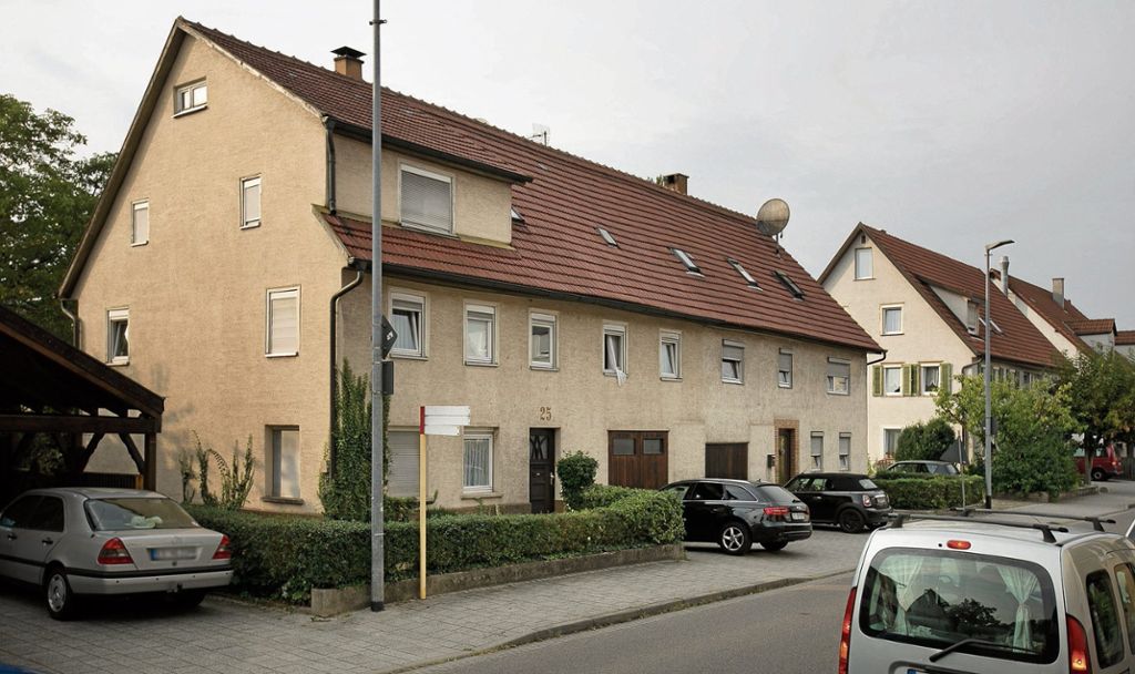 Anstelle dieser beiden Häuser in der Gartenstraße wünscht sich die Gemeinde ein größeres Gebäude mit günstigen Wohnungen. Foto: Bulgrin