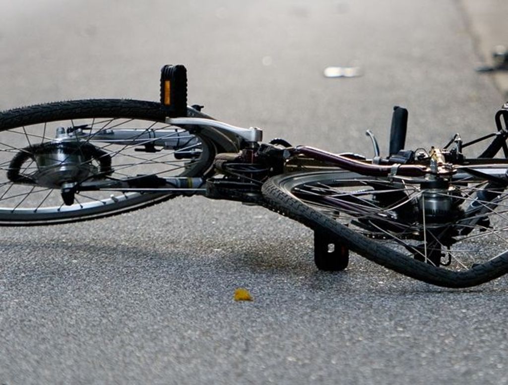 Betrunkener Radfahrer durch Sturz leicht verletzt