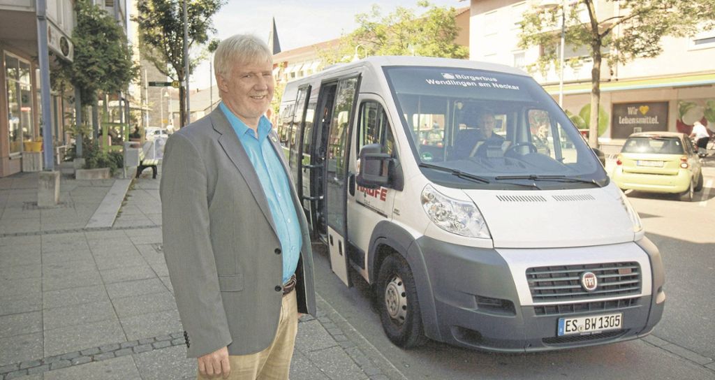 WENDLINGEN:  Fred Schuster betreut als Geschäftsführer 17 Initiativen in Baden-Württemberg und hilft bei der Umsetzung neuer Ideen: Landesweites Netzwerk für Bürgerbusse
