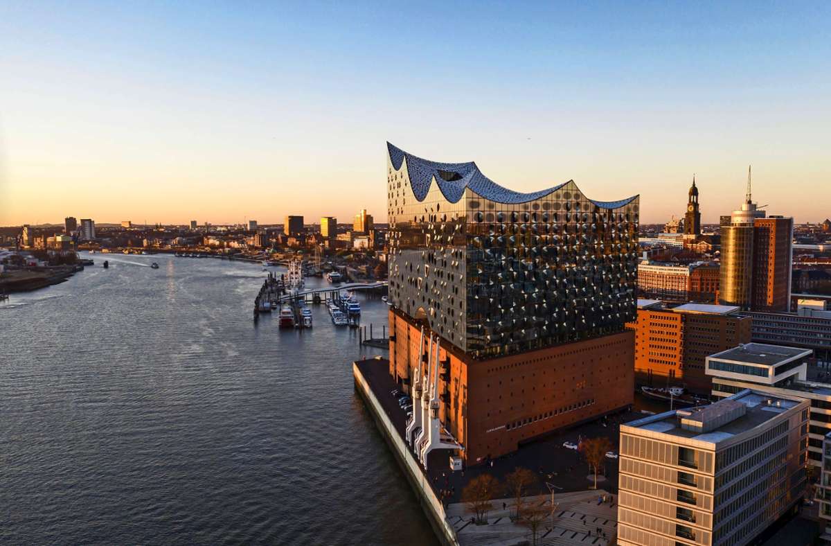 Mit der Elbphilharmonie hat sich Hamburg ein neues Wahrzeichen geschaffen.