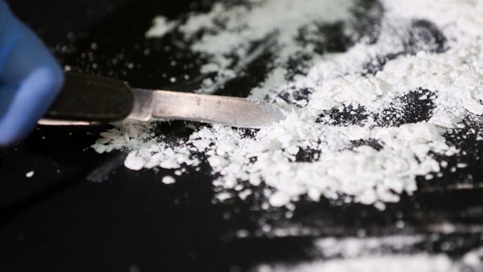 Dumm gelaufen – Dealer bietet Beamten Drogen an