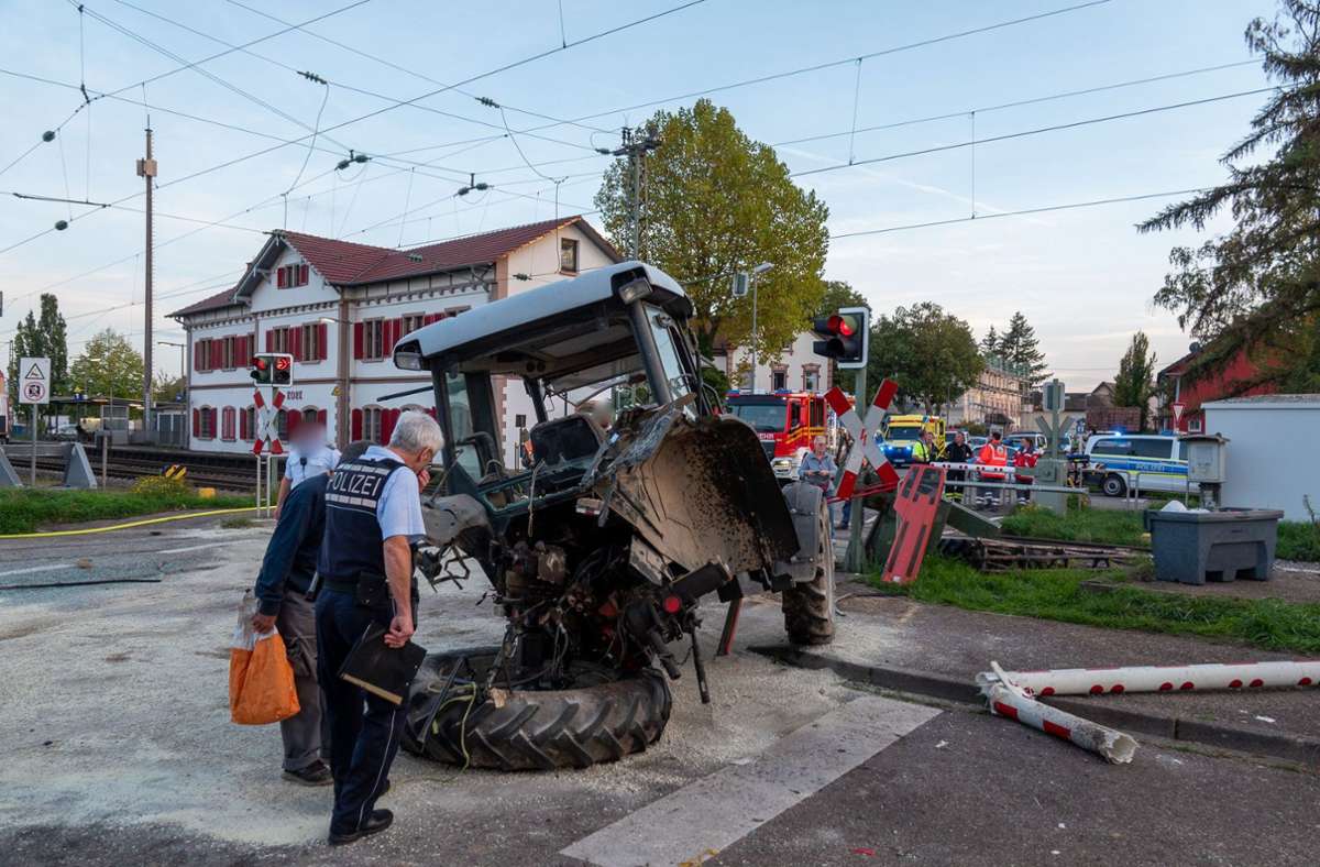 Zug-Unfall bei Kehl: TGV prallt an Bahnübergang gegen Traktor
