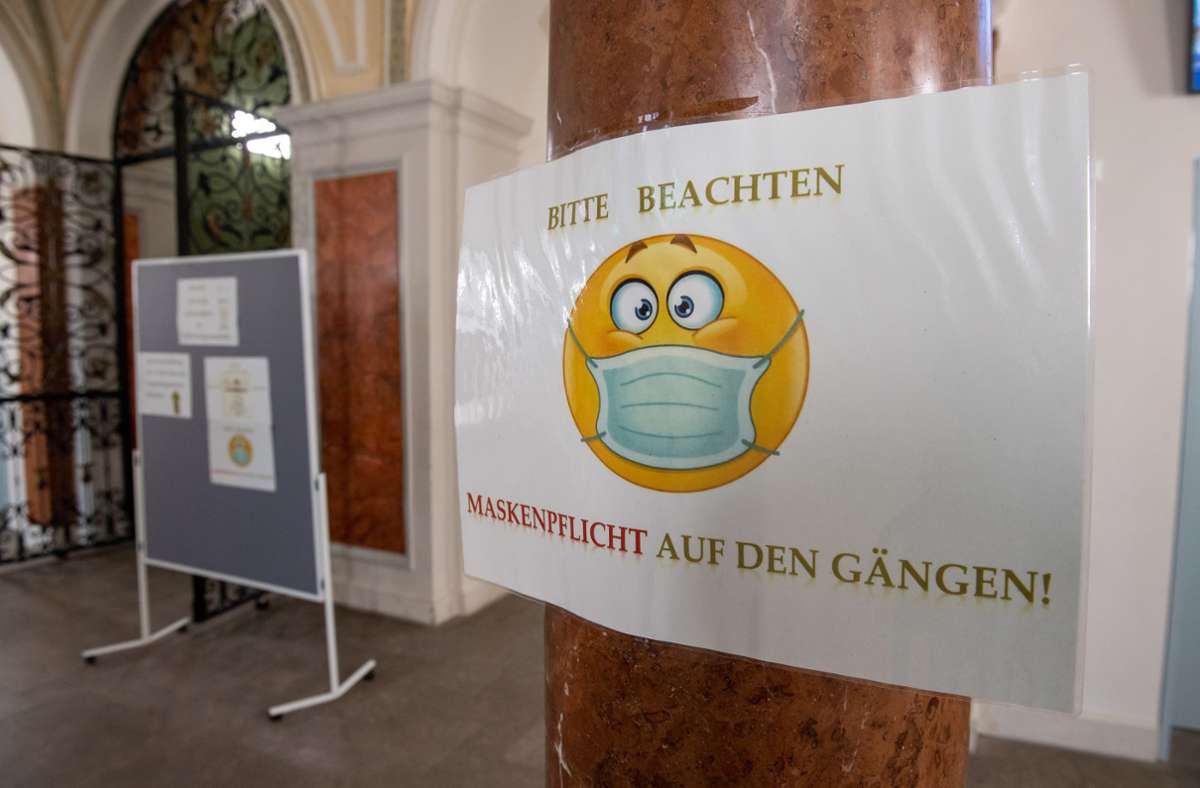 Coronavirus: Bayern führt zeitlich befristete Maskenpflicht im Schulunterricht ein