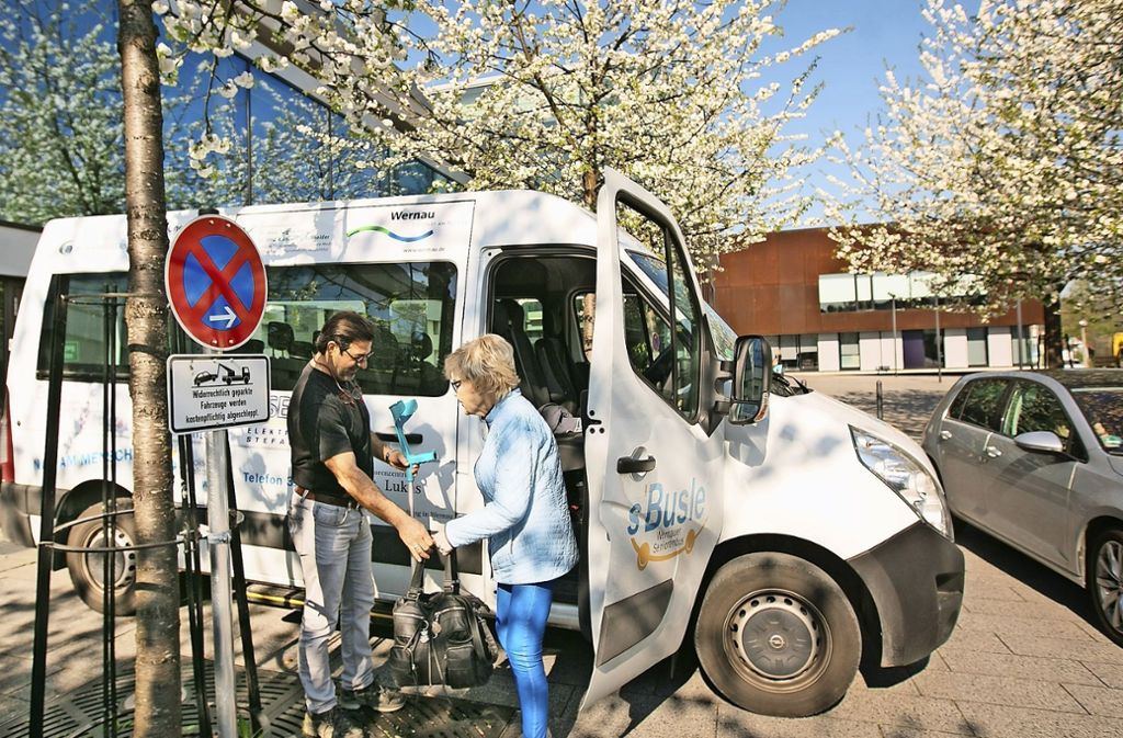 Seit vergangenem Sommer ermöglicht „s’Busle“ Einkaufsfahrten für ältere Bürger: Mobil mit dem „Busle“