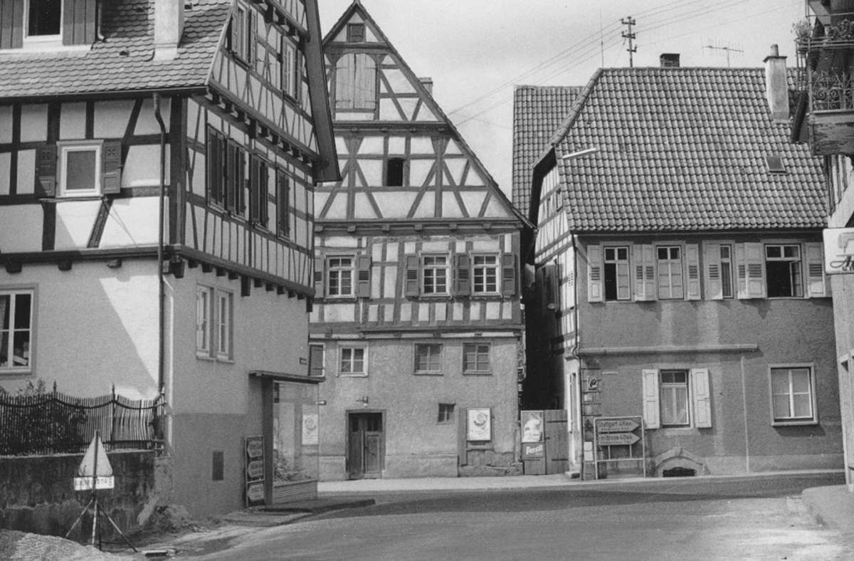 Simons Großeltern lebten in der Fornsbacher Straße 3 in Murrhardt. Auf dem Foto aus den 60er Jahren ist es das rechte Haus.