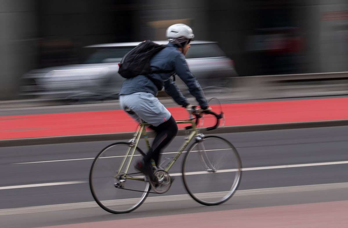 Nürtingen: Auto kollidiert mit Fahrrad
