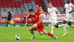 Ein bisschen Dusel: Lewandowski schießt die Bayern nach Berlin