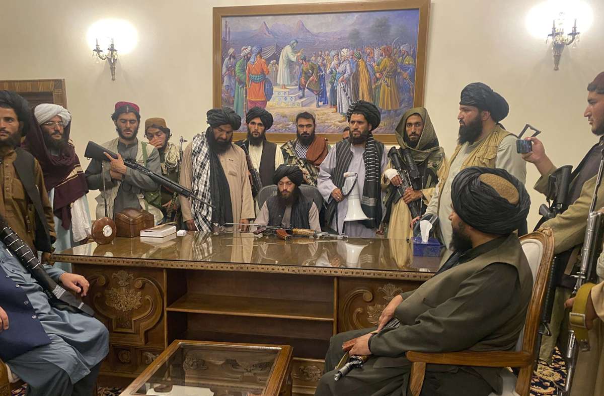 Machtübernahme in Afghanistan: Taliban stellen erste Regierungsmitglieder vor
