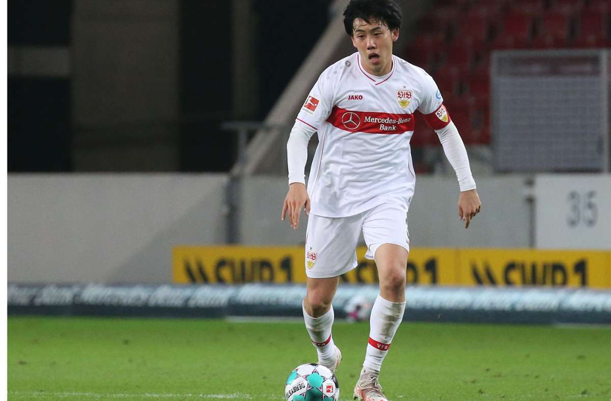 Bislang Ersatzkapitän, jetzt befördert: Wataru Endo. In unserer Bildergalerie sehen Sie alle VfB-Kapitäne seit der Bundesliga-Gründung.