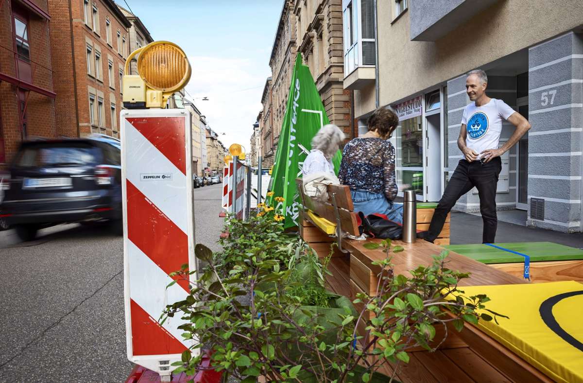 Park(ing)-Aktion in Stuttgart: Grüne Oase statt grauer Parkplatz