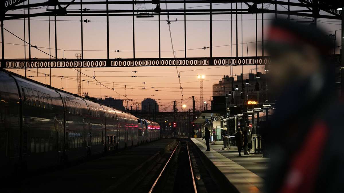 Bahnhof in Paris: Messerangreifer verletzt mehrere Menschen