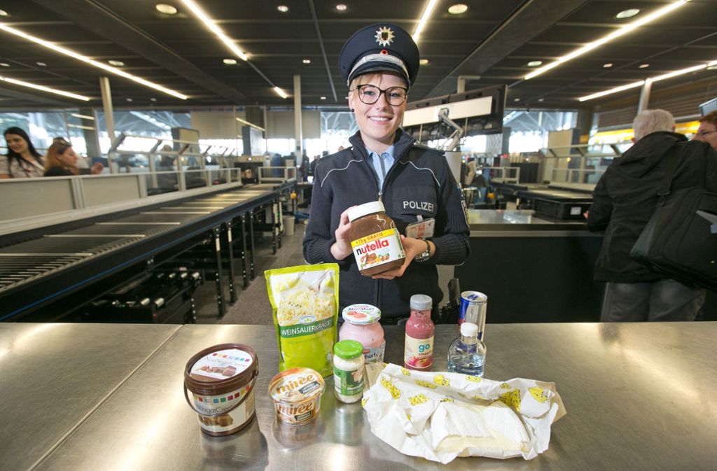 Sicherheitskontrolleure am Flughafen werfen viele Lebensmittel weg: Diese Dinge dürfen nicht ins Flugzeug