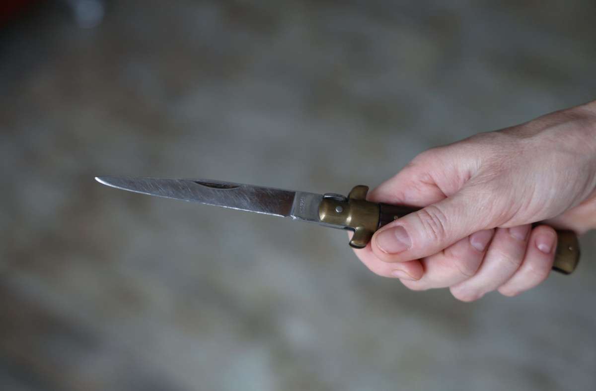 Albstadt-Ebingen: Nach Streit in einer Gaststätte: Mann mit Messer schwer verletzt