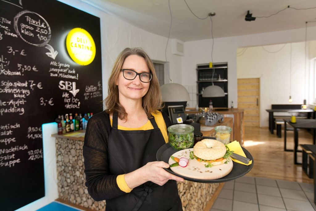 Gabriela Letzing, Besitzerin eines veganen Bistros in Esslingen, gibt Antworten: Fragestunde: Das wollten EZ-Leser über den Trend des Veganismus wissen