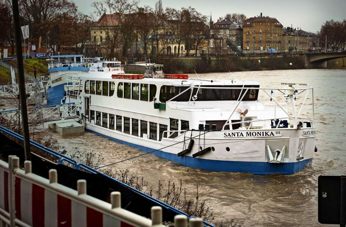 Hochwasser in der Region Stuttgart: Schiffe  dürfen nicht fahren