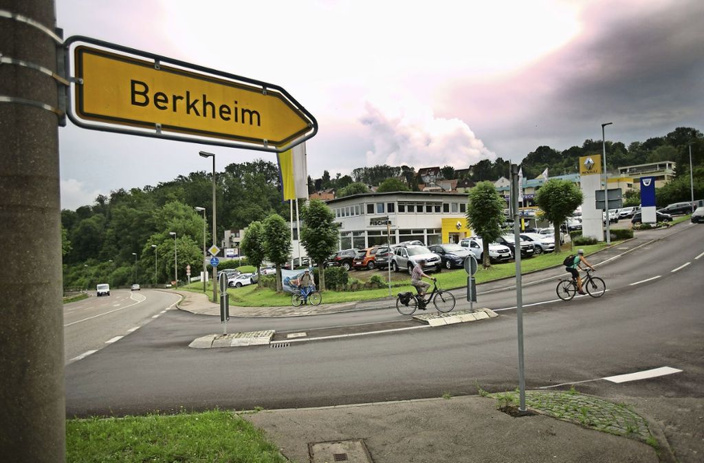 Autofahrer haben in Berkheim Vorfahrt – Zu wenige Parkplätze im Zentrum – Kein einziger separater Radweg im Ortskern: Wer radelt, braucht Mut