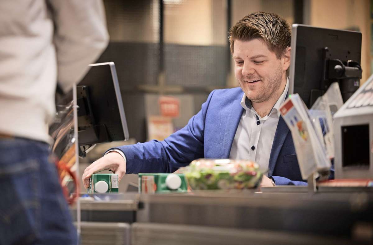 Aktion in Kernen: Plötzlich kassiert der Bürgermeister im Supermarkt