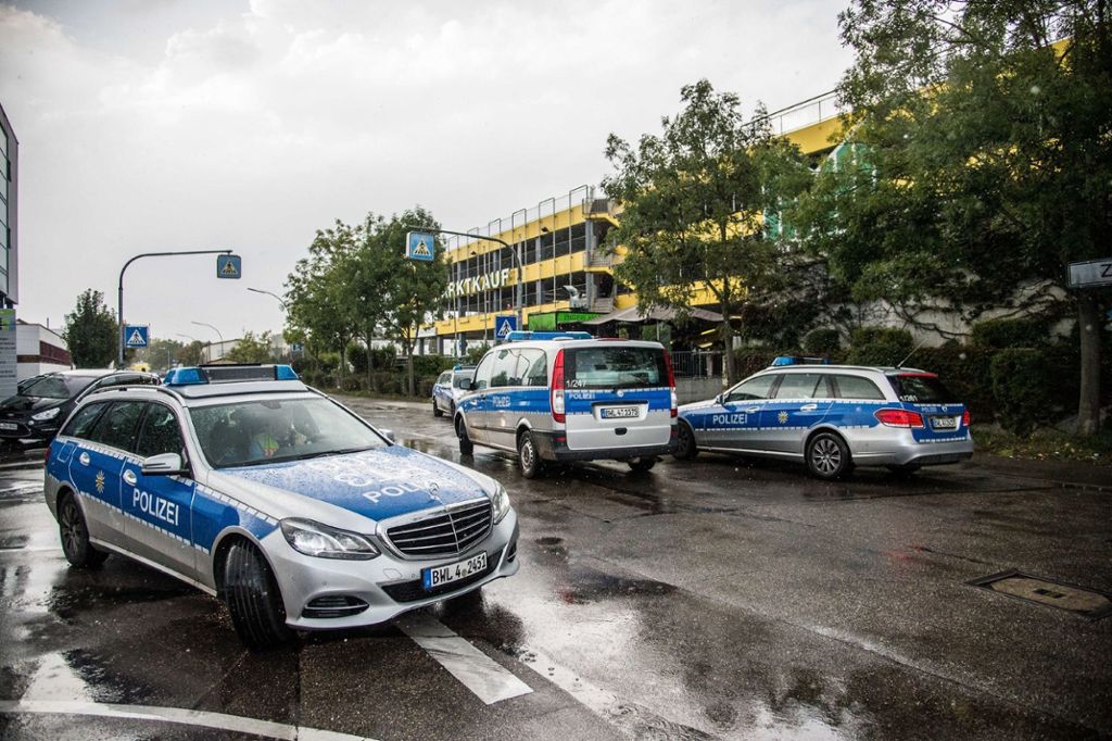 Dunkelblauer Mercedes A-Klasse mit dem Kennzeichen RT-AR 163 gesucht: Straftäter aus Zwiefalten in Zell gefasst
