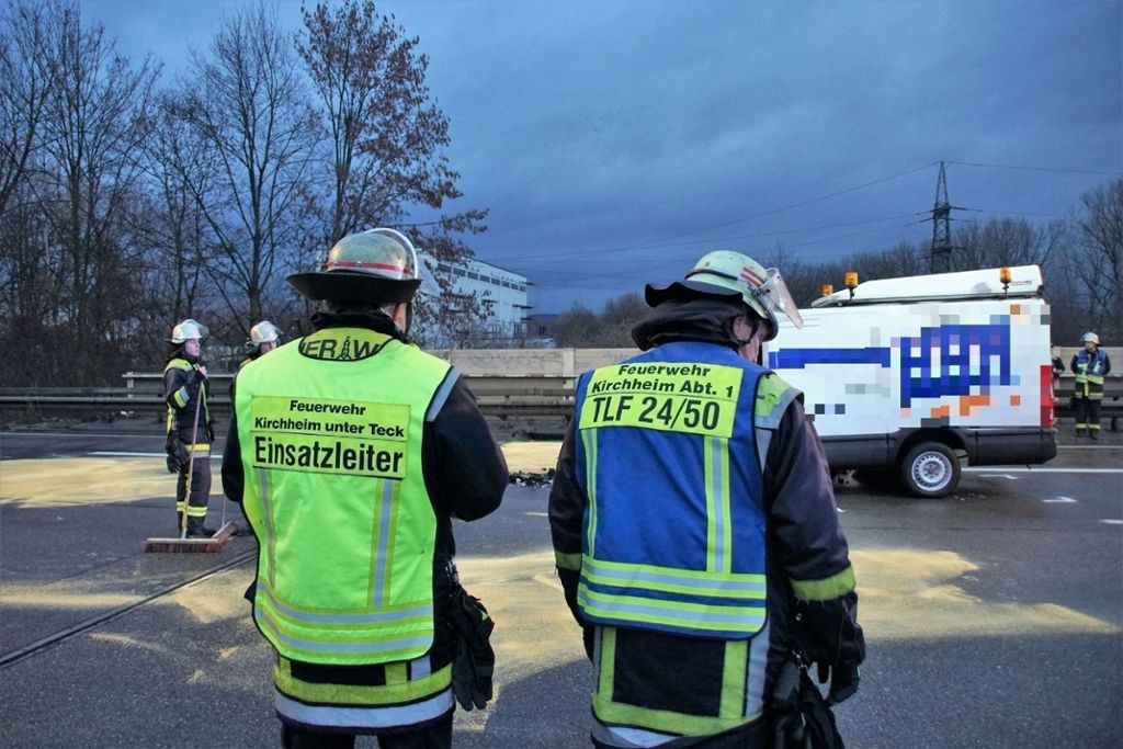 Mit ES-TV-Video und Bildergalerie: Schwerverletzter bei Unfall auf A8 bei Wendlingen