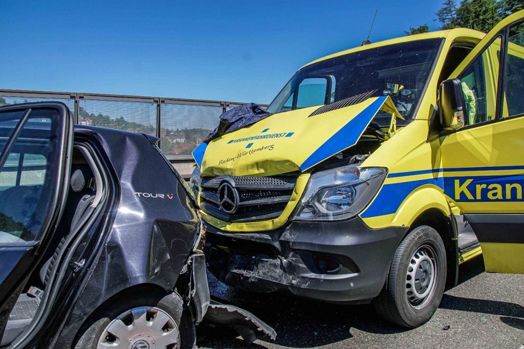 Falschfahrer verursacht Unfall: Vier Verletzte