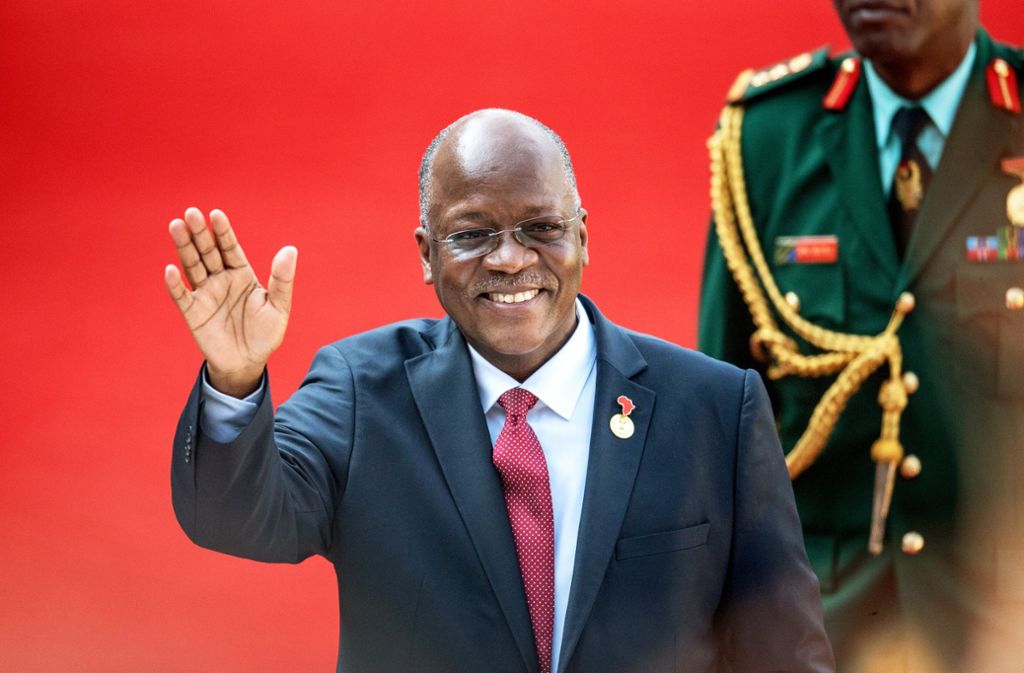 Tansanias Präsident in der Coronakrise: Papaya-Saft als Blutprobe