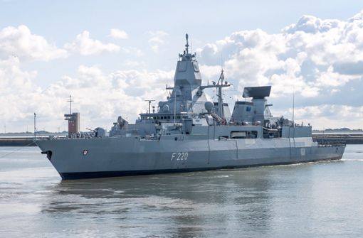 Die Fregatte „Hamburg“ befindet sich in einem fünfmonatigen Mittelmeer-Einsatz vor der Küste Libyens. (Archivbild) Foto: dpa/Sina Schuldt