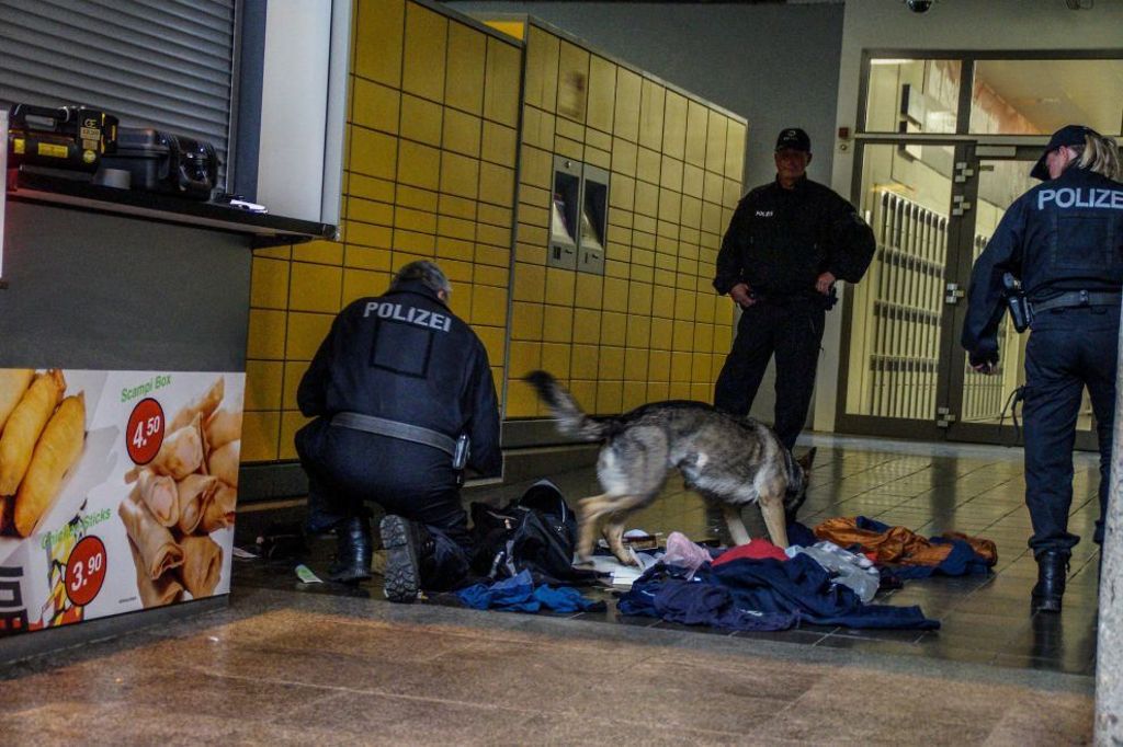 14.3.2016  Bombenalarm am Stuttgarter Hauptbahnhof wegen einer herrenlosen Tasche 