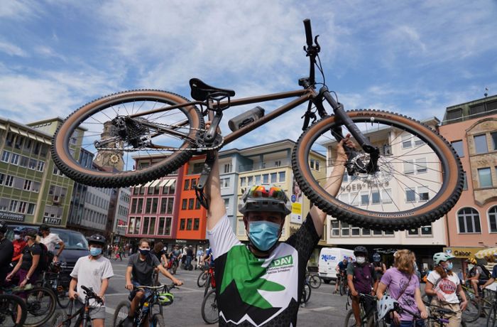 Demo in Stuttgart: Mountainbiker fordern legales Streckennetz