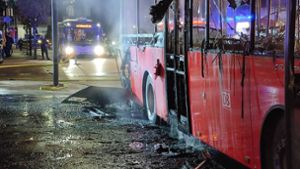 Linienbus brennt – mehr als 100.000 Euro Schaden