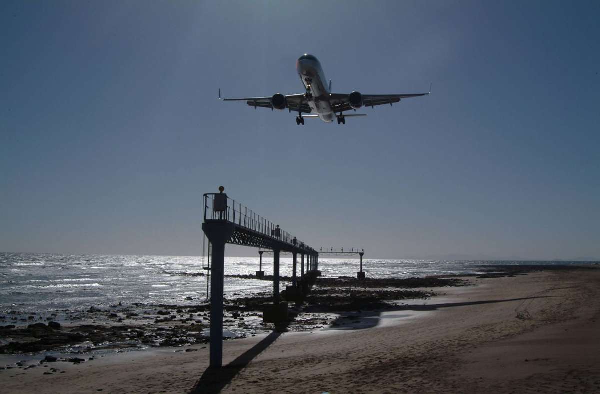 Der Flieger musste am Startflughafen in Lanzarote landen. (Symbolbild) Foto: imago images/Ray van Zeschau/Ray van Zeschau via www.imago-images.de